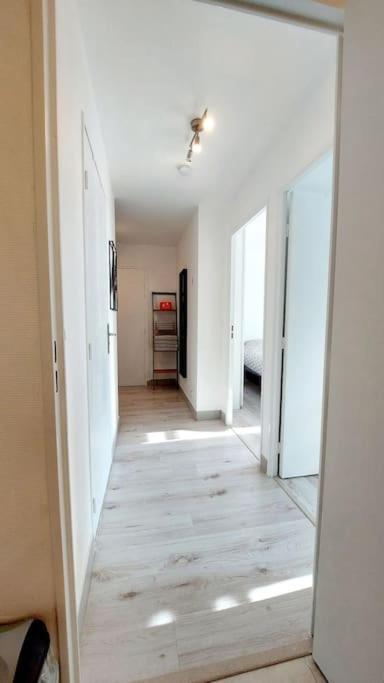 Cosy Home 2, 2 Chambres, 6 Personnes, 3 Min Gare, Parking Cergy Exterior foto